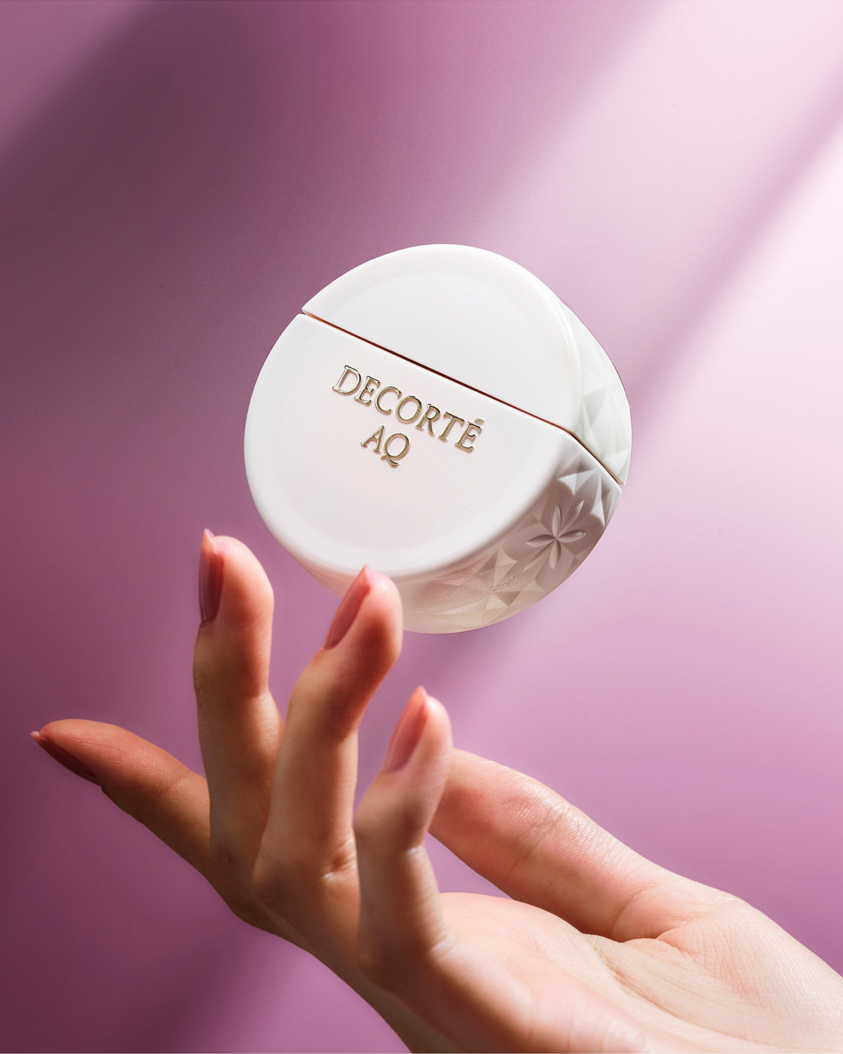 AQ Hand Essence – Decorté
